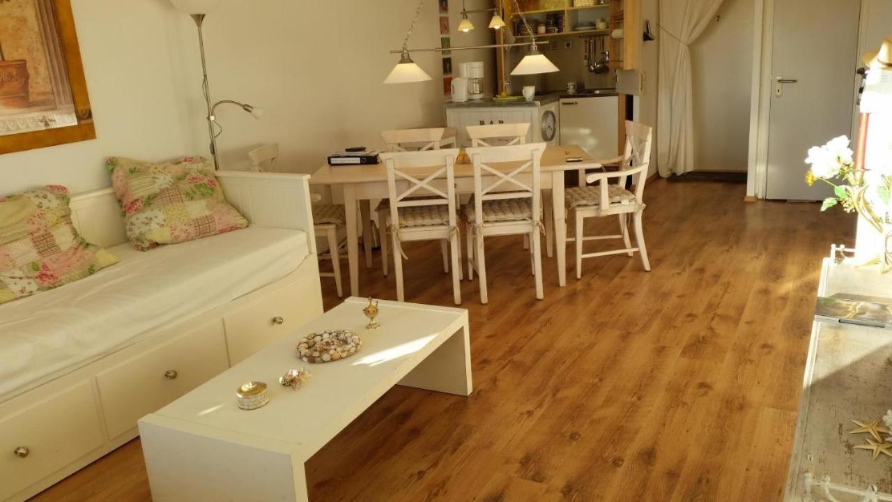 Apartamento ZUM WOHLFÜHLEN FÜR 4 ERWACHSENE +1 Kind, Schwimmbad vor der Tür Tiere erlaubt Sierksdorf Exterior foto